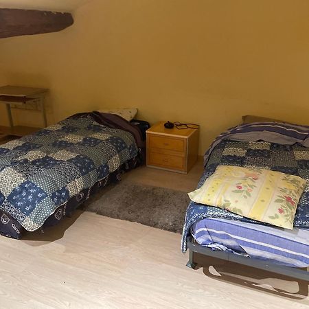 Pusignan Chambre Simple Proche Aeroport מראה חיצוני תמונה